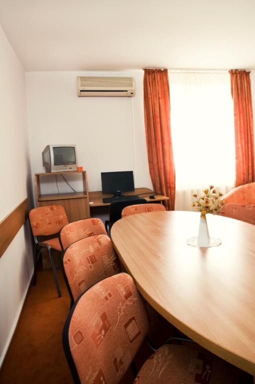 Est Hotel 3*