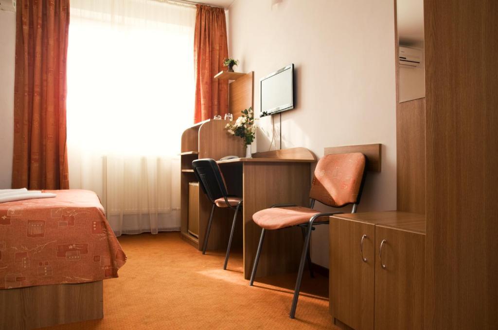 Est Hotel 3*