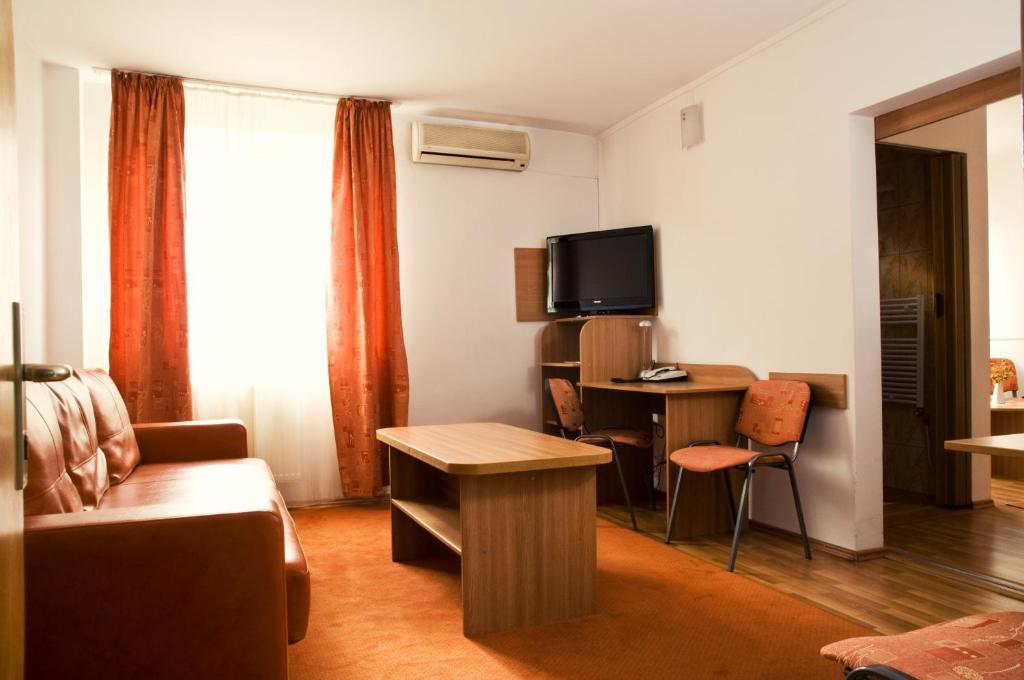 Est Hotel 3*